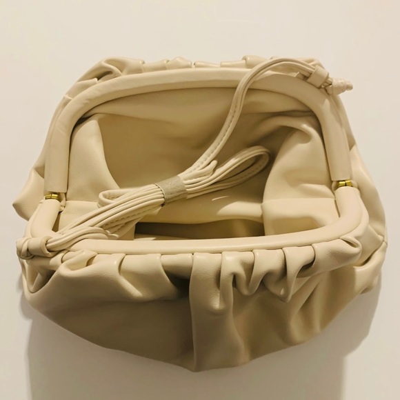 Vivorosa | Handbag | Valentina Clutch in Cream - Picture 3 of 8